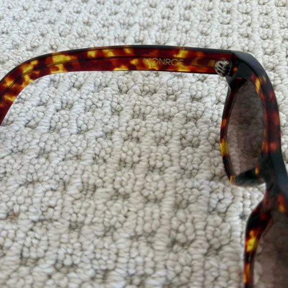 Wildfox Monroe Tortoise Shell Sunglasses - Picture 6 of 7